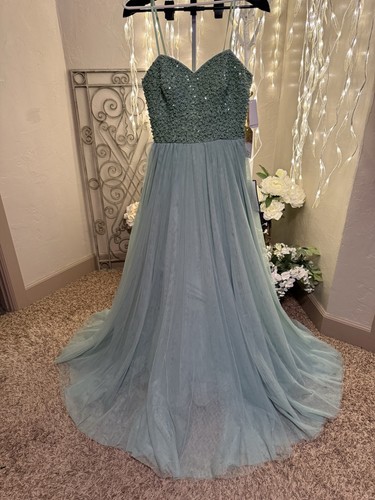 Nwt tlc say - yes, prom